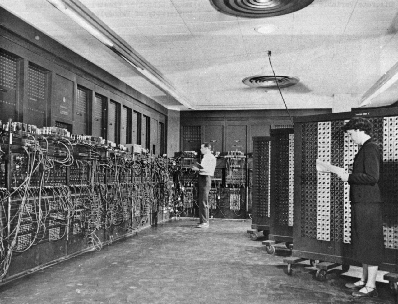 Перший електронний цифровий комп’ютер загального призначення ENIAC (Electronic Numerical Integrator and Computer) 